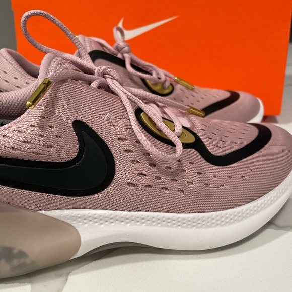 New with box women’s Nike Joyride dual run 6.5 plum chalk/black metallic gold - Picture 8 of 9